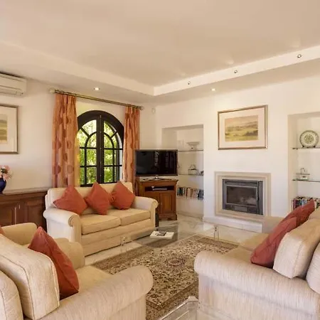 Villa Sleeps 8 Pool Air Con T479857 *