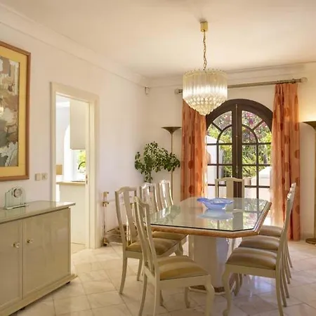 Sleeps 8 Pool Air Con T479857 Villa