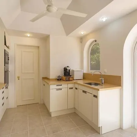 Sleeps 8 Pool Air Con T479857 别墅 *